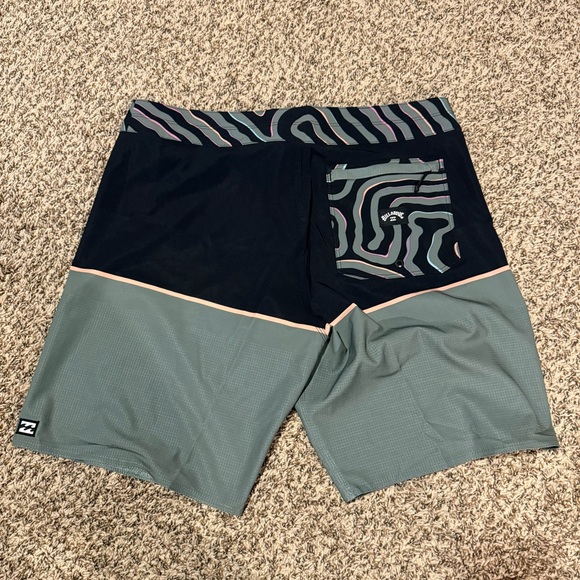 Billabong Black and Green Airlite Patterned Board Shorts - Picture 6 of 7